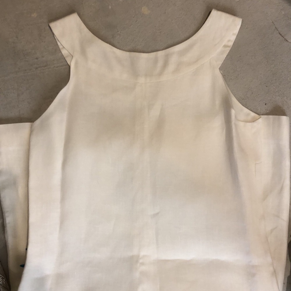 Cute comfortable summer white zipper dress with bow on back.